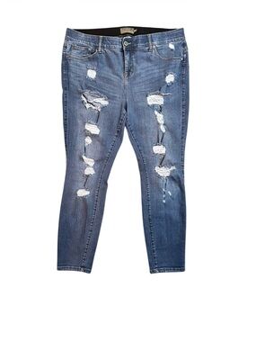 Torrid Bombshell Skinny Medium Wash Distressed Jeans size 18S Short Stretch